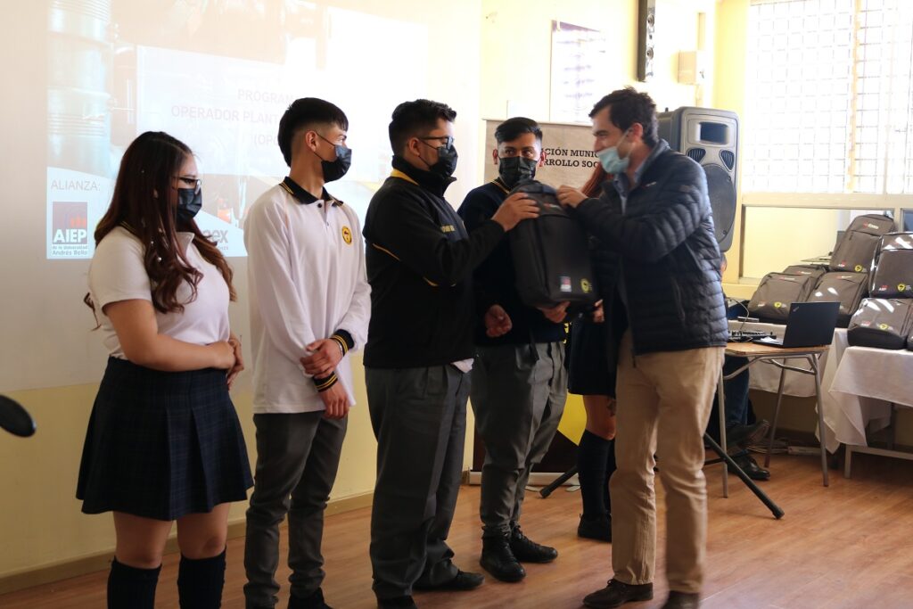 Alumnos Del Liceo Minero América De Calama Ingresarán A Programa De ...